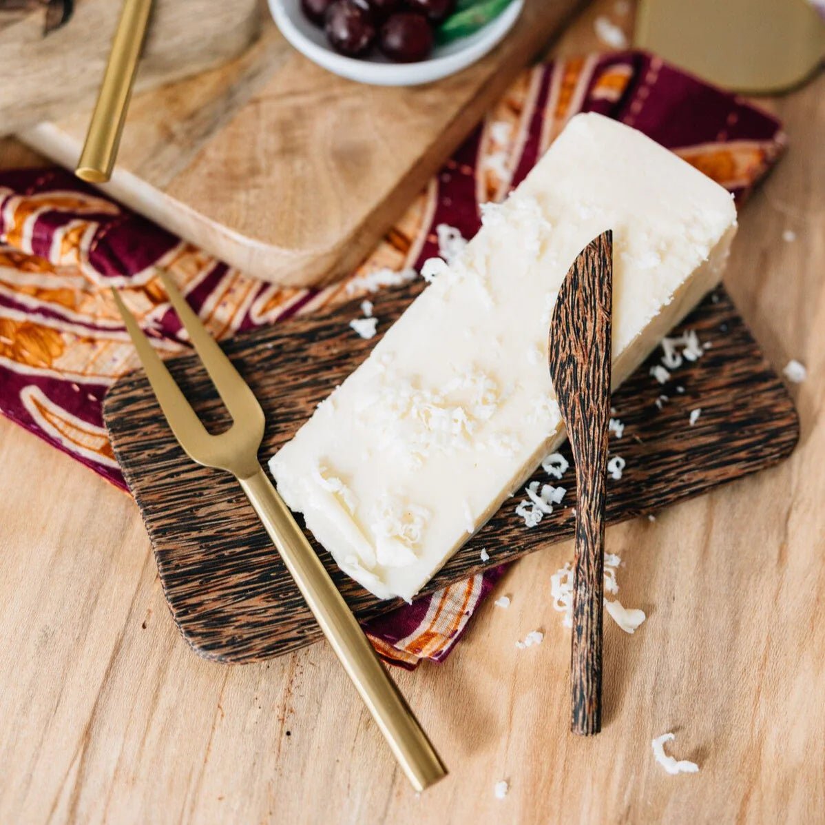 Clean Lines Cheese Serving Set - Saltbox Sash