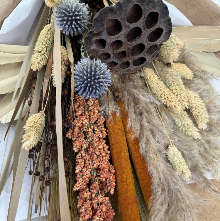 English Pond Bouquet - Saltbox Sash