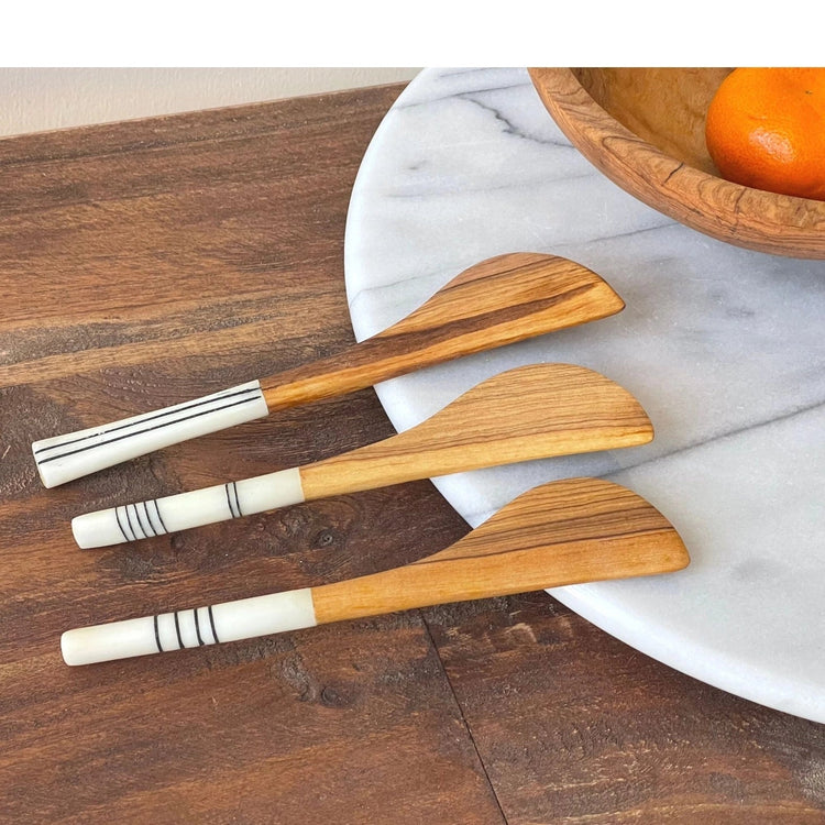 Hand - Etched Wild Olive Wood Spreader - Saltbox Sash