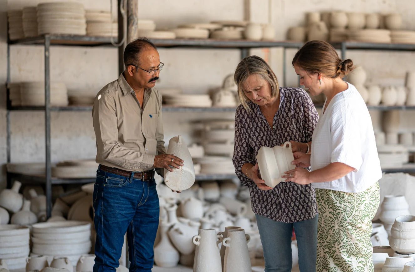 Milos Burnt Terracotta Urn - Saltbox Sash