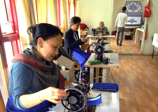 Snowflake Dala Horse Ornament - Saltbox Sash