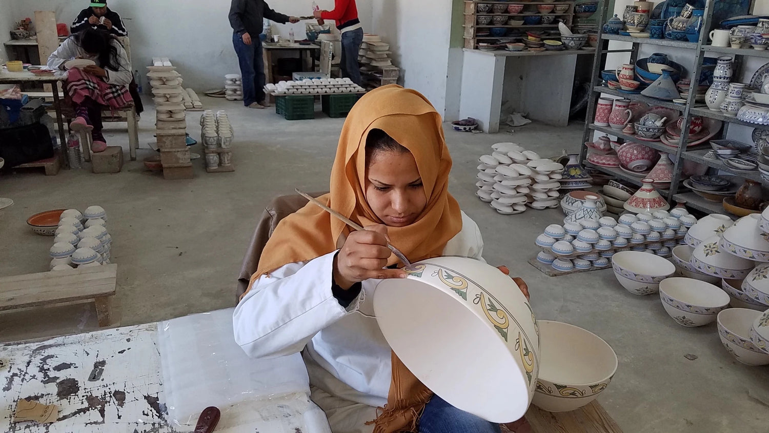 Haqima Ceramic Serving/Salad Bowl - Saltbox Sash